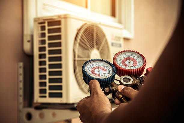 Professional Ductwork Repair technician working in Hanover, MI